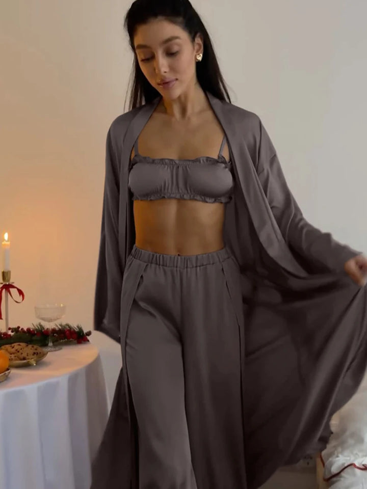 Conjunto de raso con kimono largo