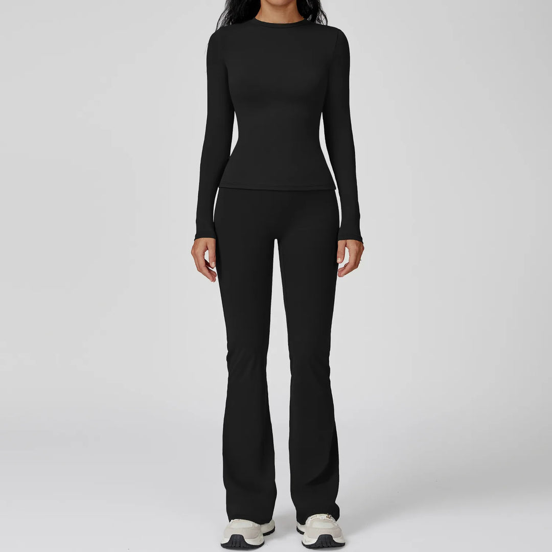 Traje deportivo con pantalones de campana y manga larga