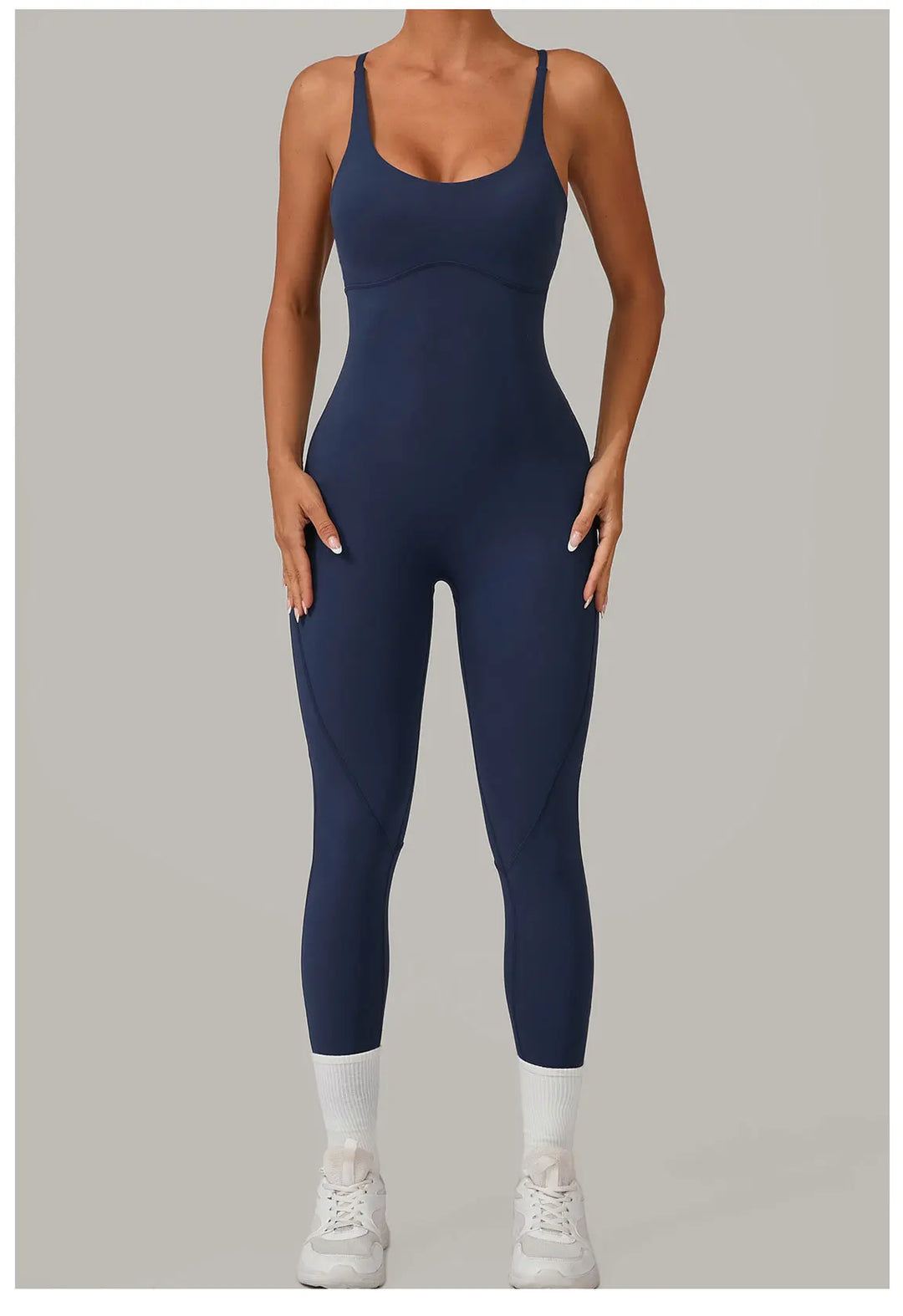 Mono deportivo con tirantes cruzados