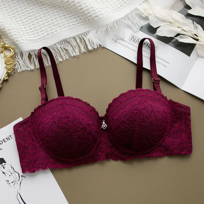 Sujetador de encaje con detalle metálico