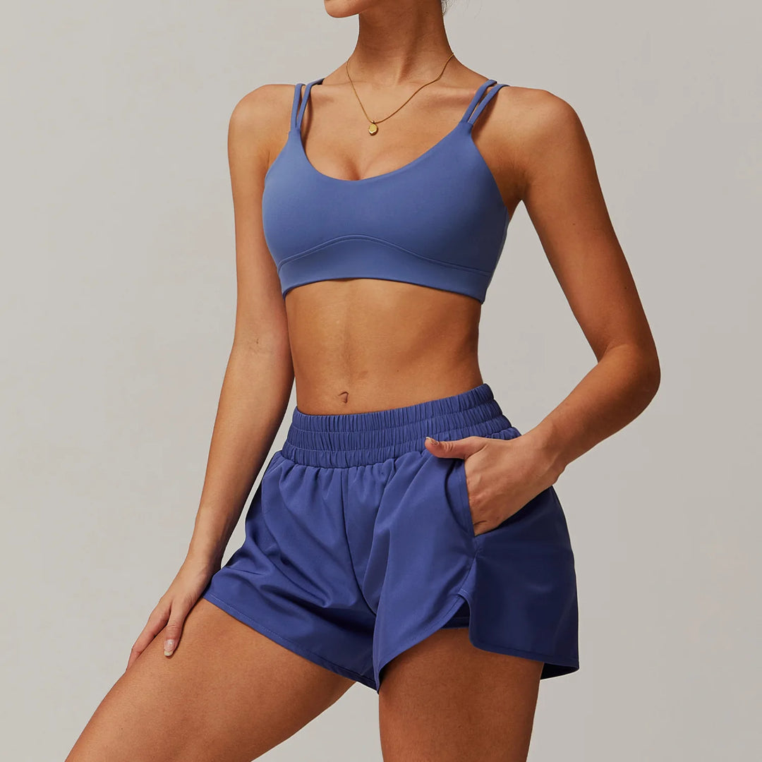 Conjunto deportivo con pantalones cortos