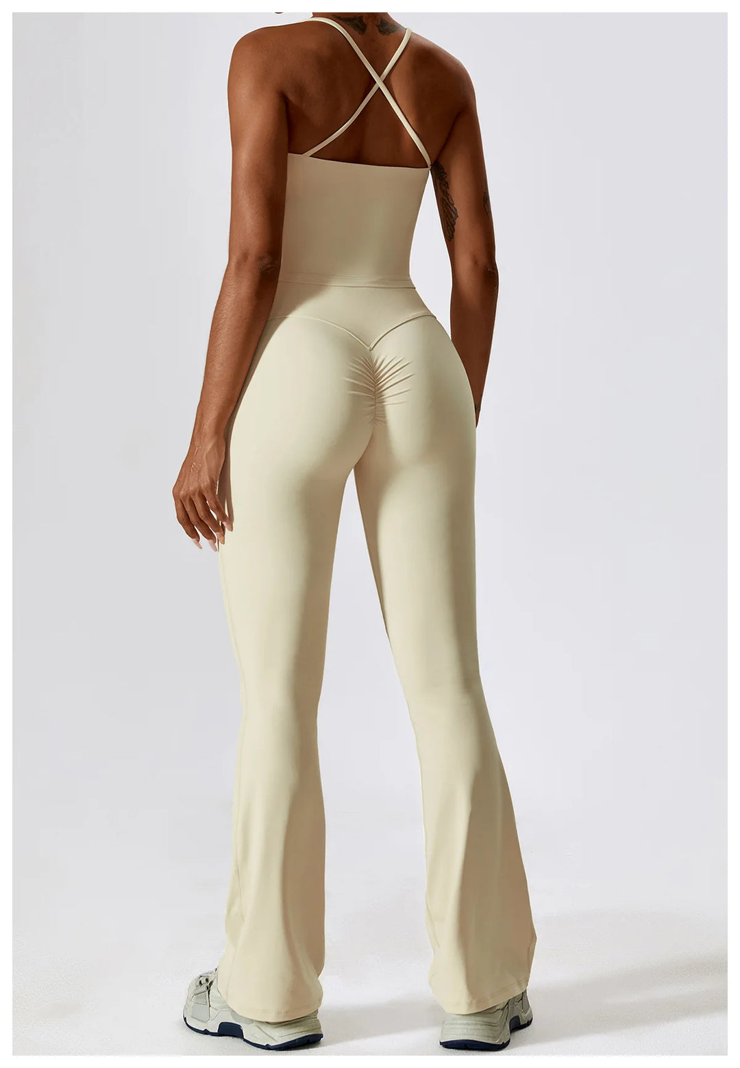 Conjunto deportivo con tirantes cruzados