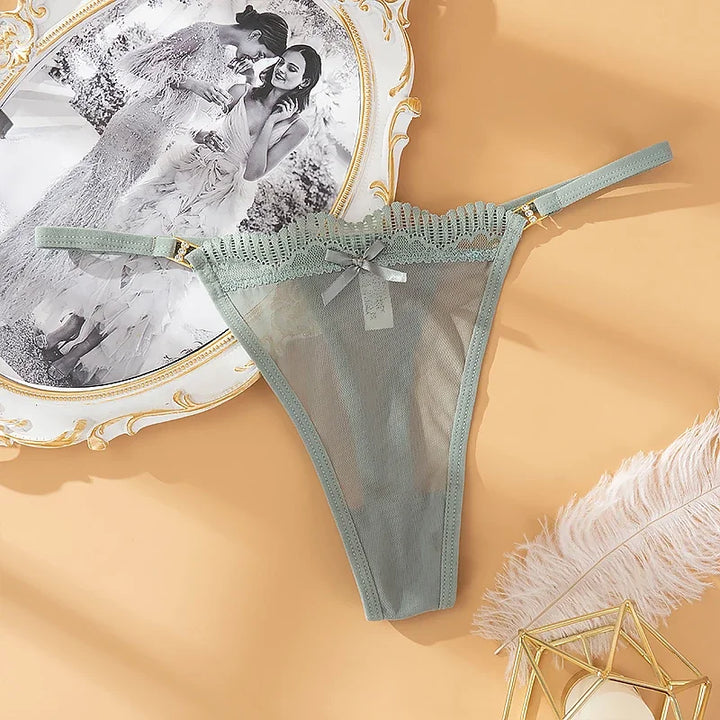 Tanga de malla semitransparente con lacito