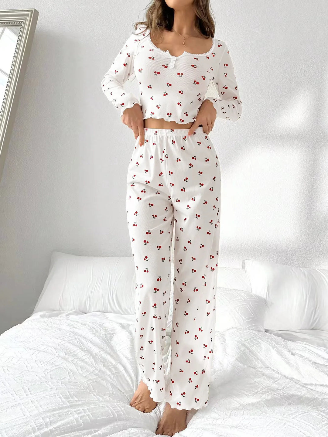 Pijama larga con cerezas