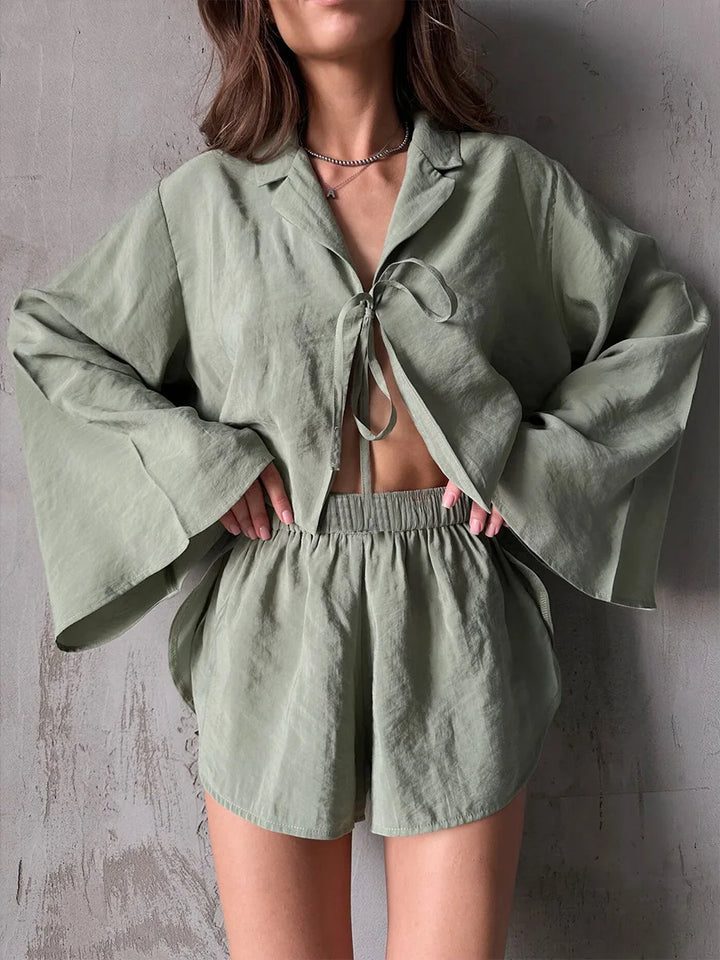 Conjunto con lazado y manga ancha