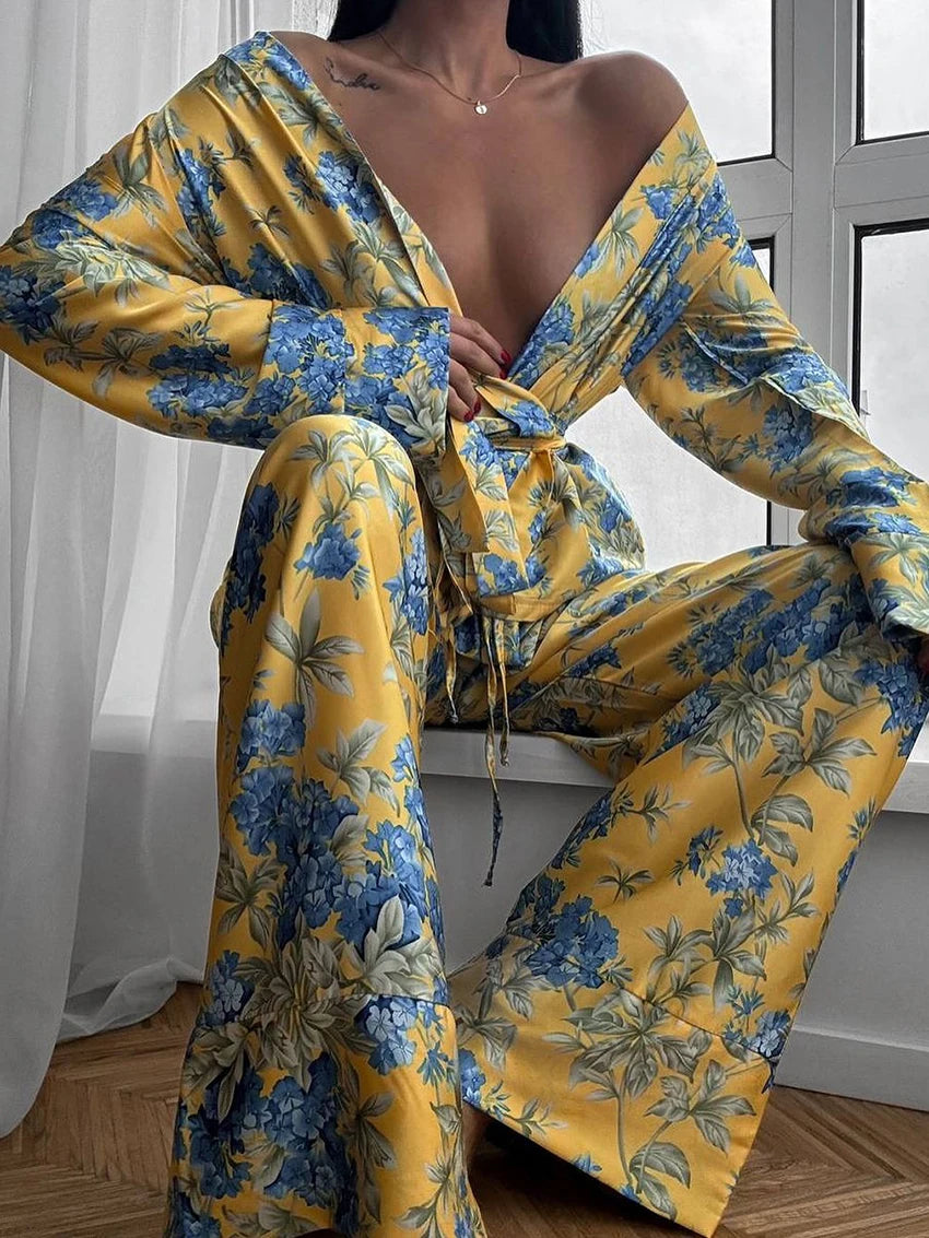 Conjunto estampado con flores y bata
