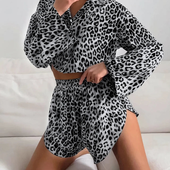 Pijama con diseño de leopardo con manga ancha