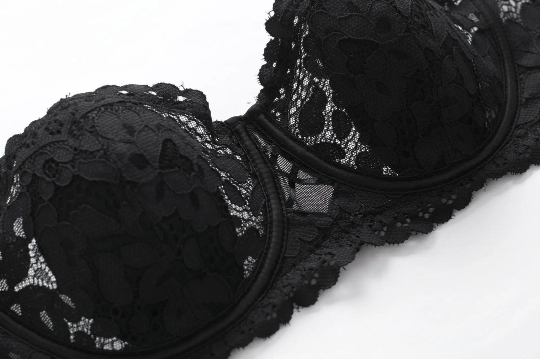 Sujetador de encaje estilo de balconette