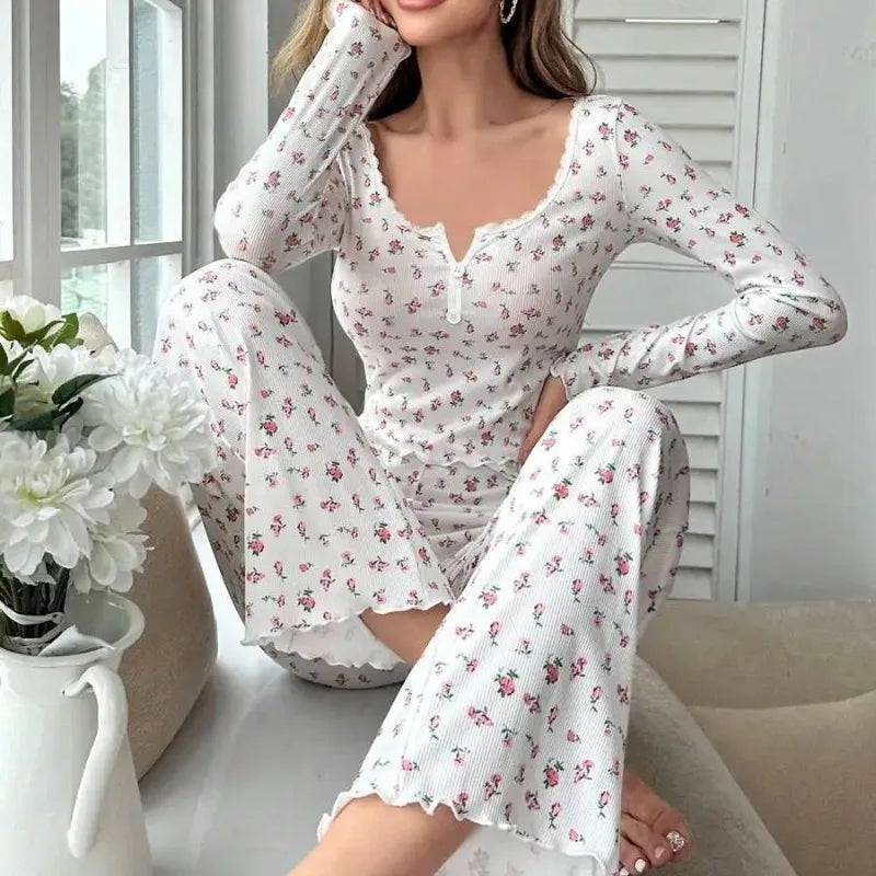 Pijama con estampado floral y pernera larga