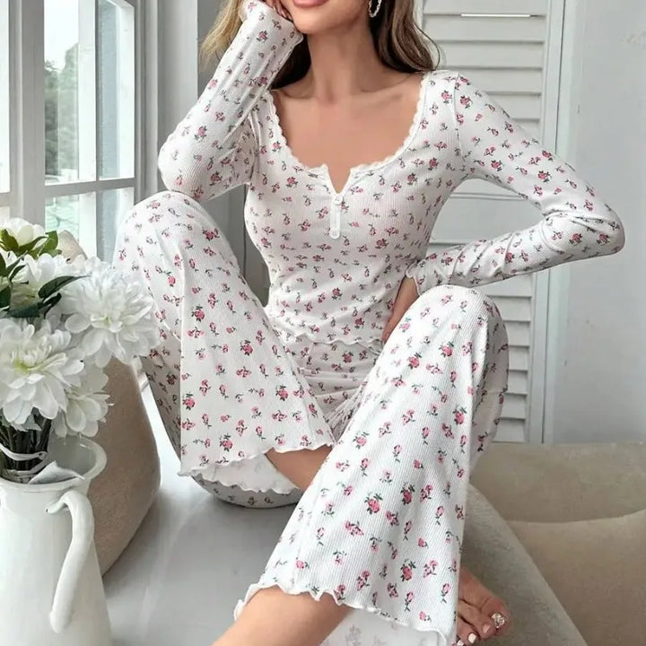 Pijama con estampado floral y pernera larga
