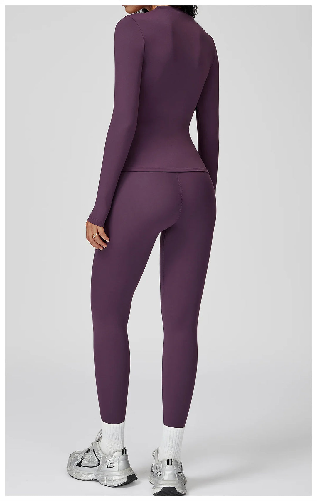 Traje deportivo con leggings y manga larga