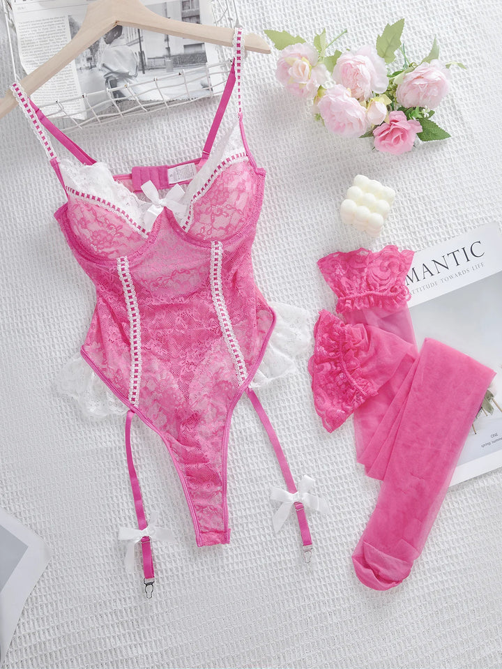 Body de encaje rosa con lacitos y volantes