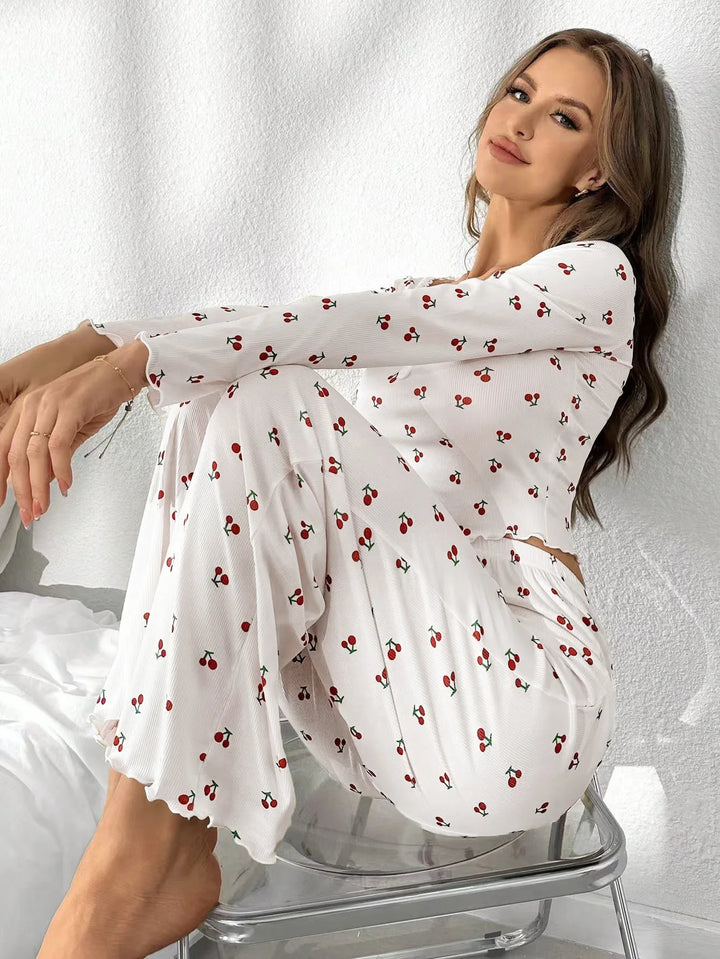 Pijama larga con cerezas