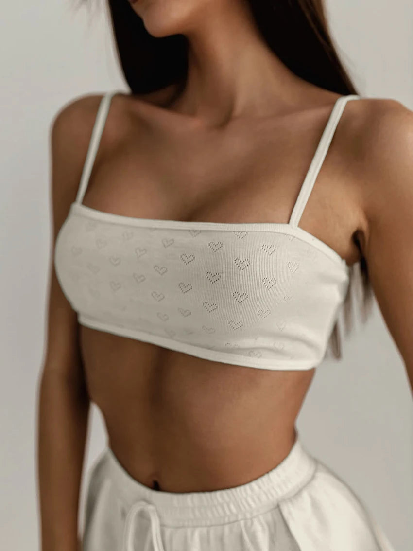 Conjunto con bordado y pantalones cortos