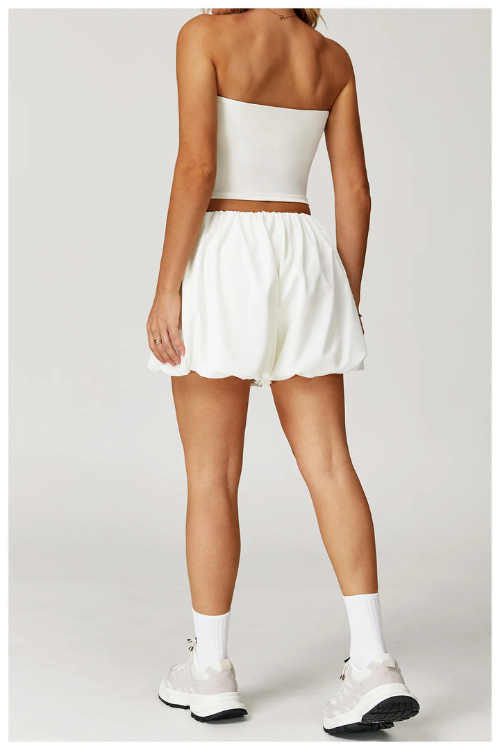 Traje deportivo de dos piezas con hombros descubiertos