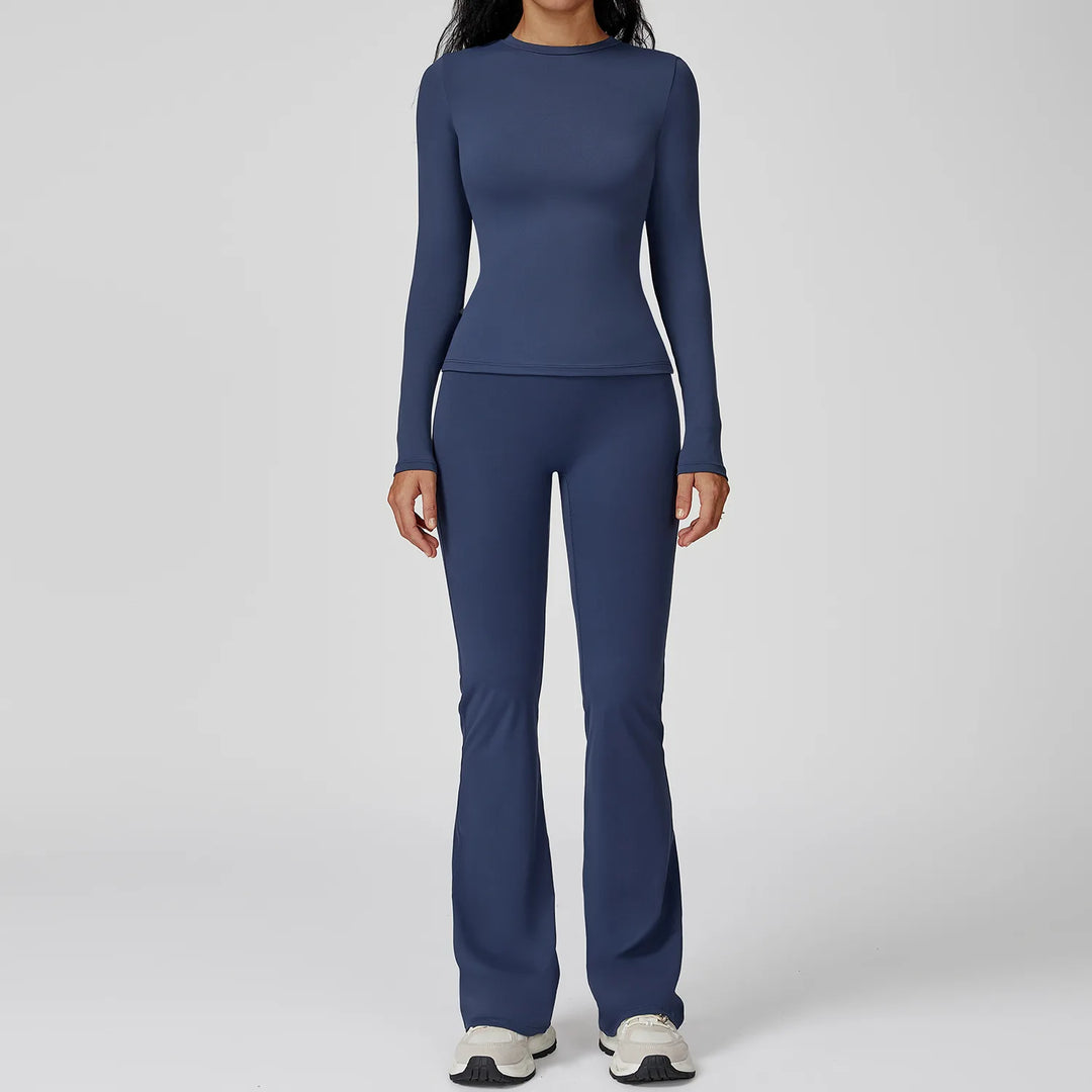 Traje deportivo con pantalones de campana y manga larga