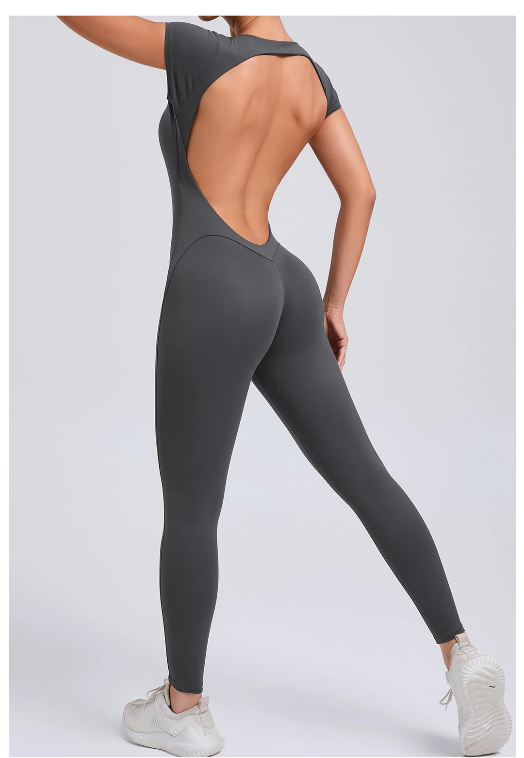 Mono deportivo con espalda descubierta