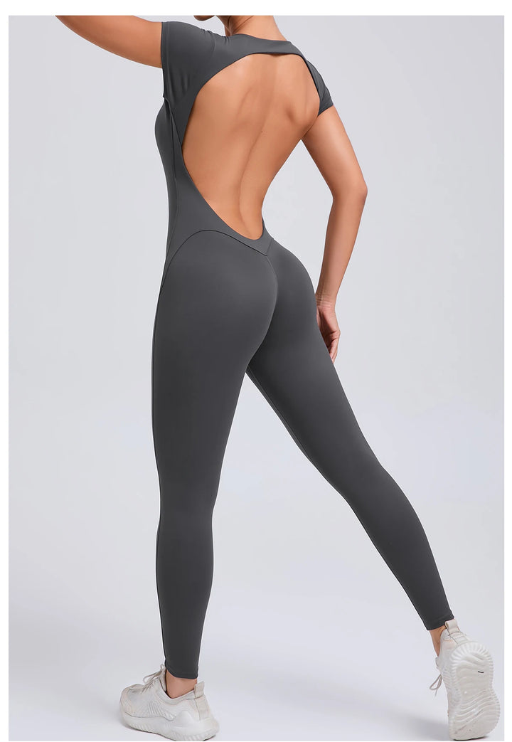 Mono deportivo con espalda descubierta