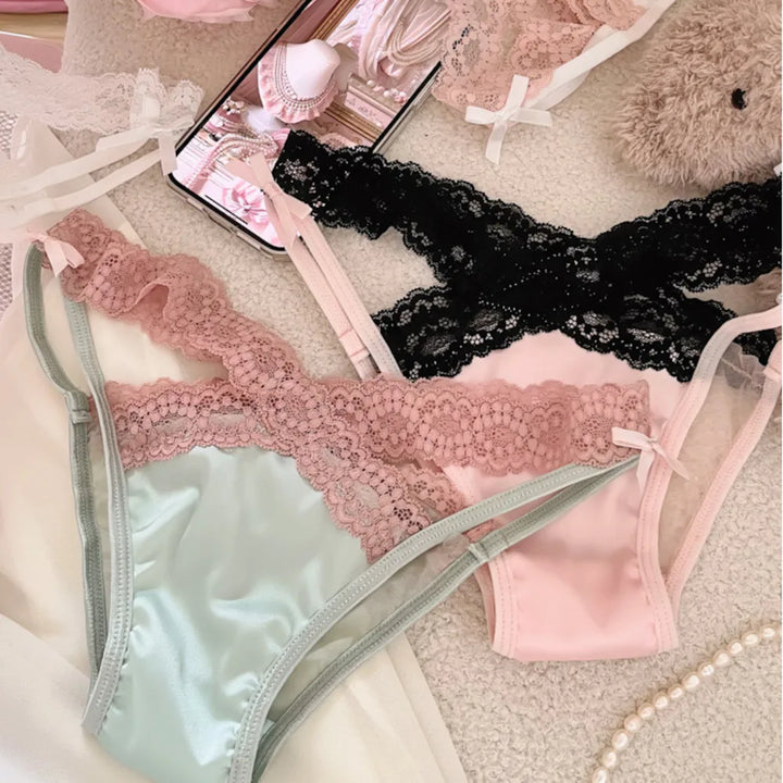 Braguita de raso con ribete de encaje