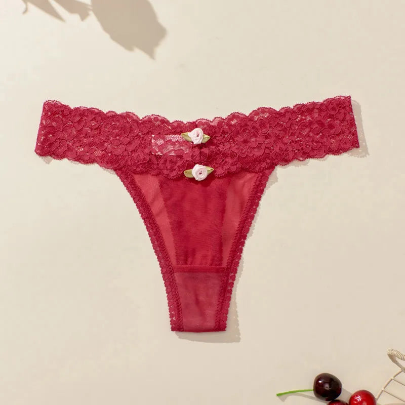 Tanga con encaje y ribete de flores