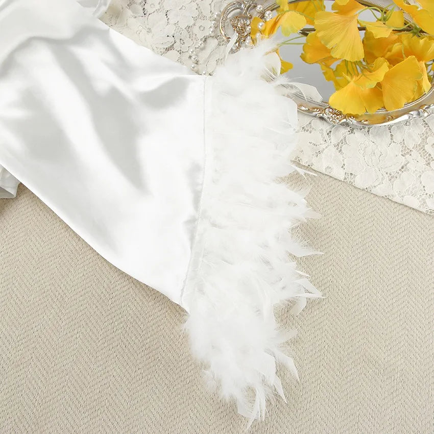 Lencería de novia para boda con bata y plumas