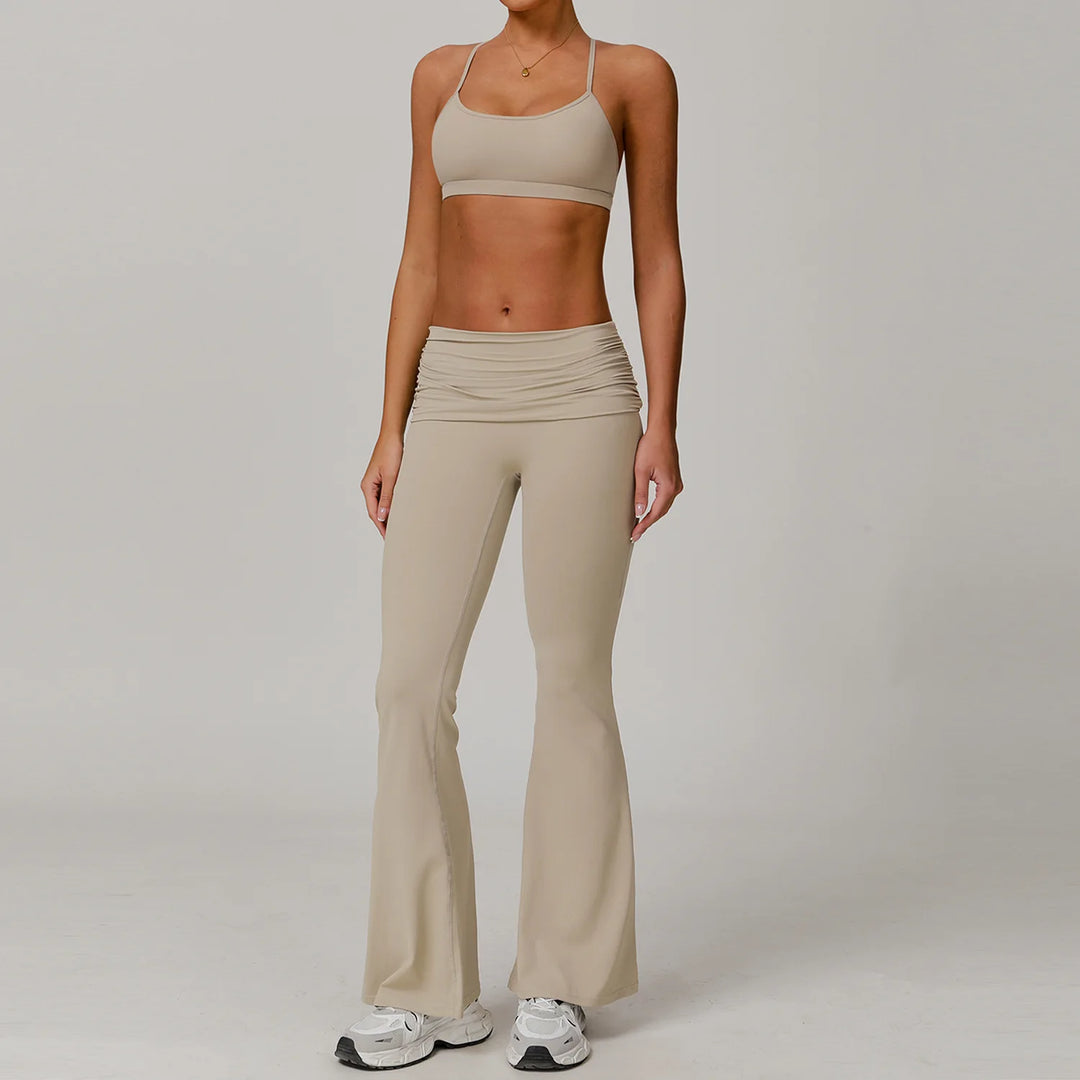 Conjunto deportivo con pantalones de campana