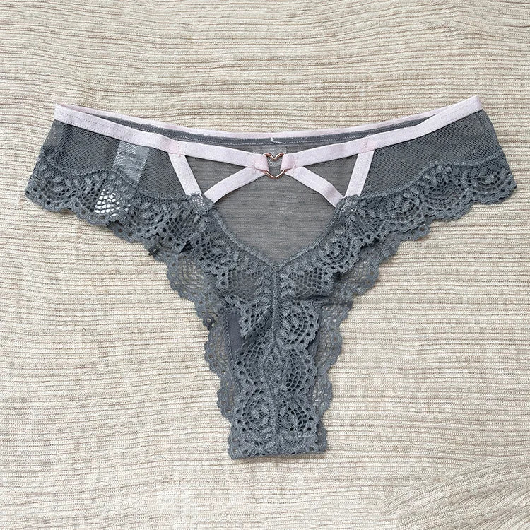 Braguita de encaje con corazoncito