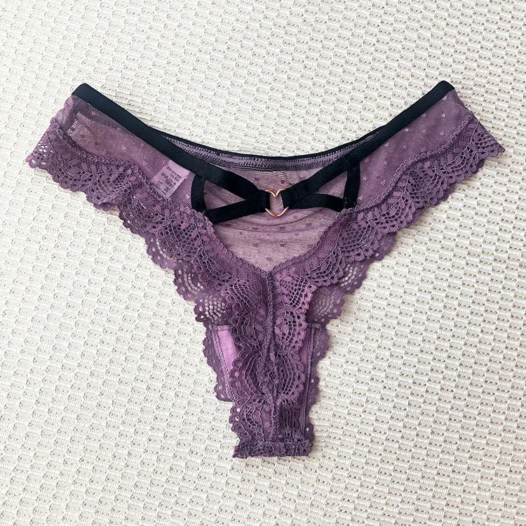 Braguita de encaje con corazoncito