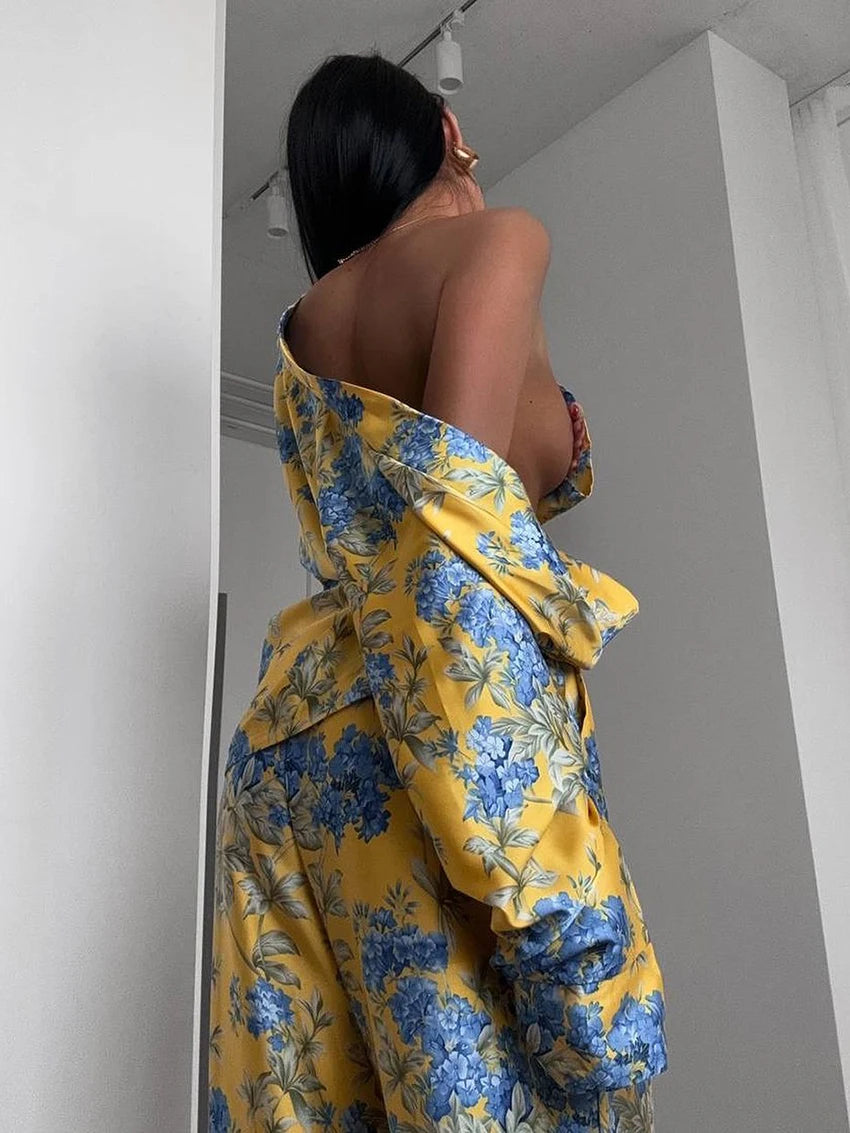 Conjunto estampado con flores y bata