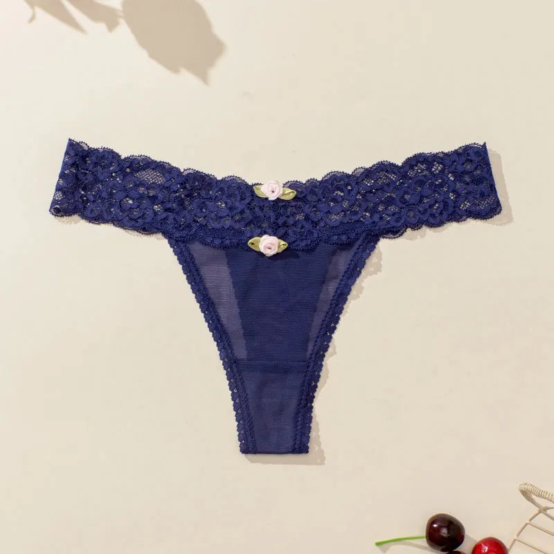 Tanga con encaje y ribete de flores