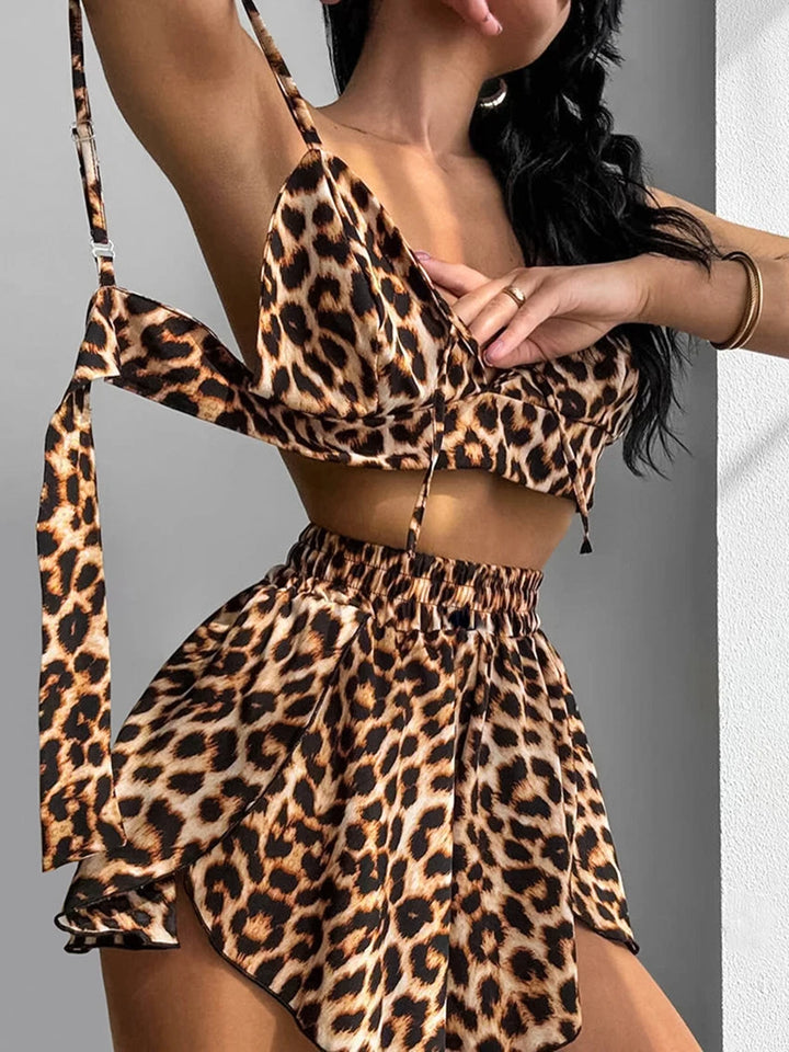 Conjunto de noche con bata y estampado animal