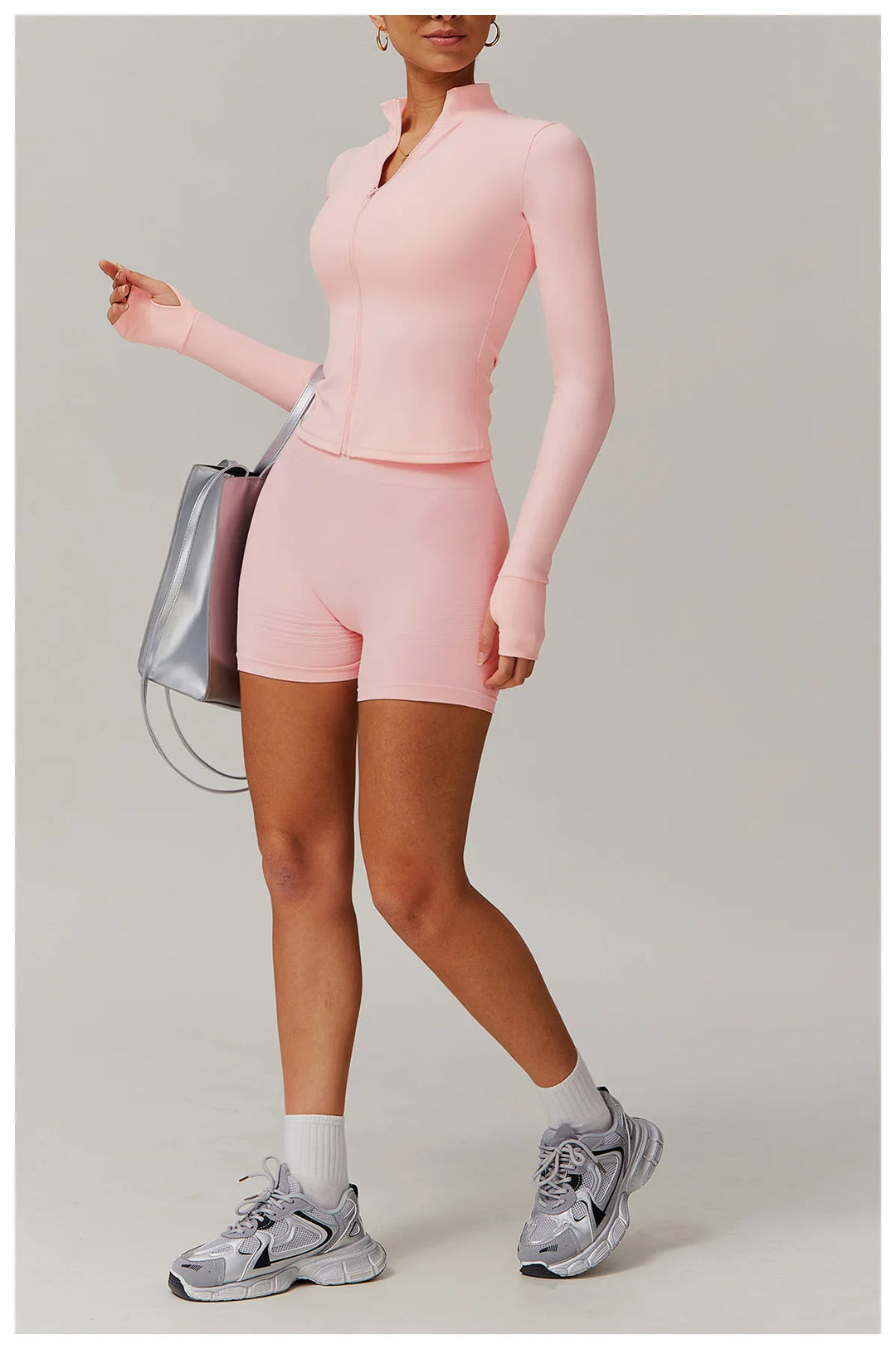 Conjunto deportivo con mallas y sudadera