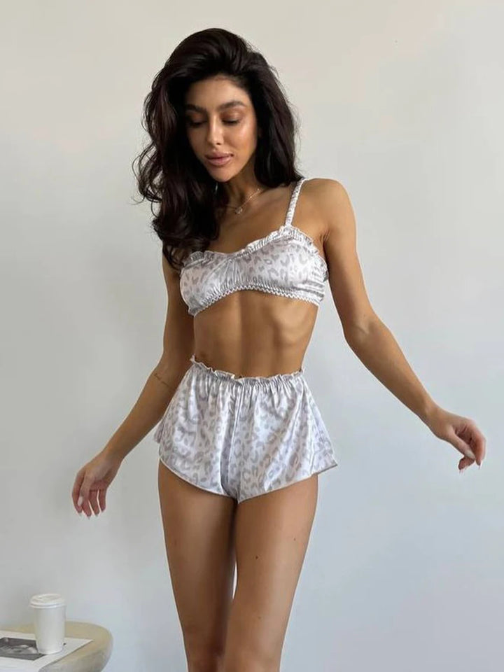 Pijama de raso con top y manchas