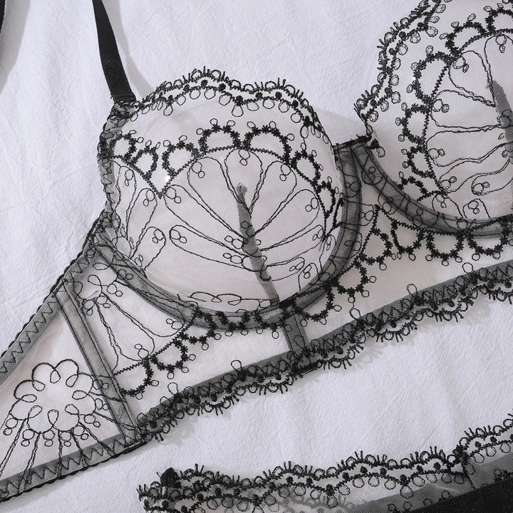 Conjunto de lencería de encaje elegante con liguero ancho