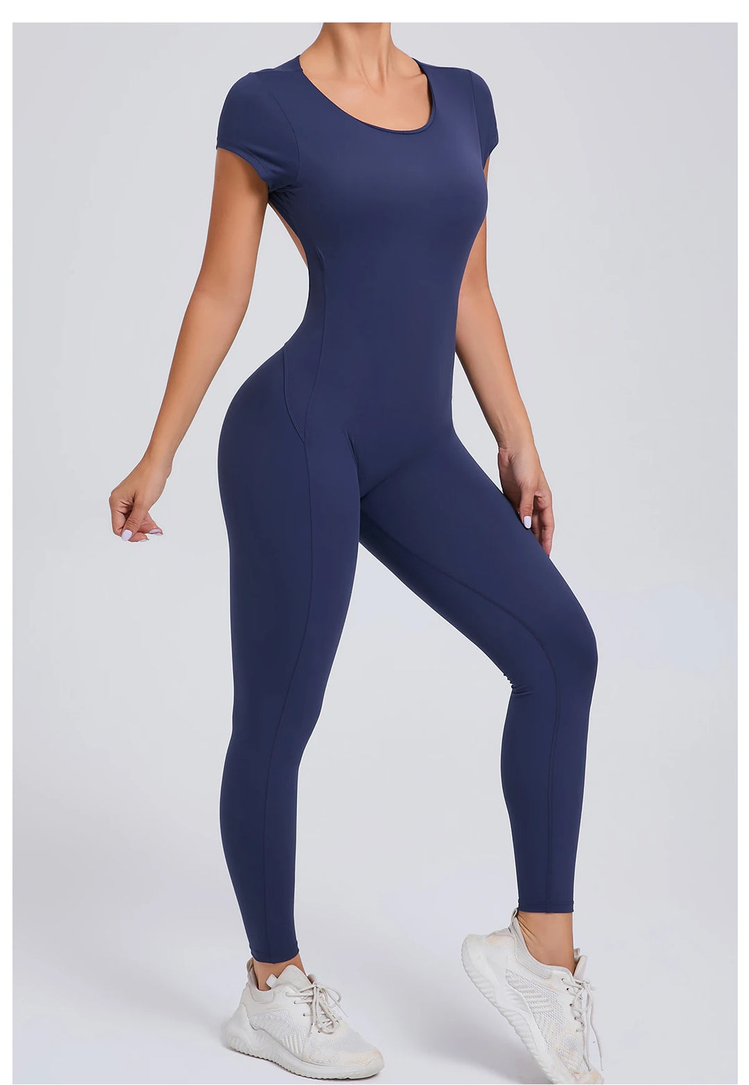 Mono deportivo con espalda descubierta