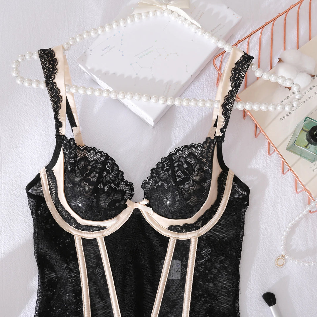 Conjunto de lencería con top y braguita de encaje