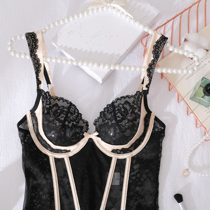 Conjunto de lencería con top y braguita de encaje