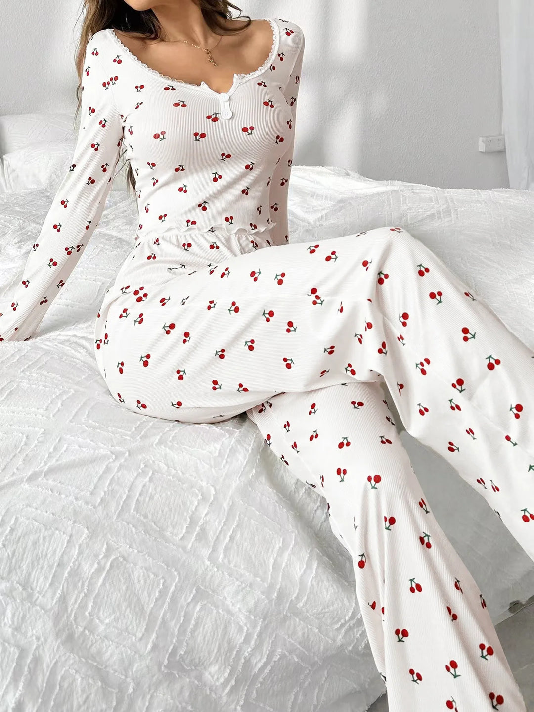 Pijama larga con cerezas