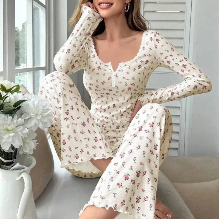 Pijama con estampado floral y pernera larga