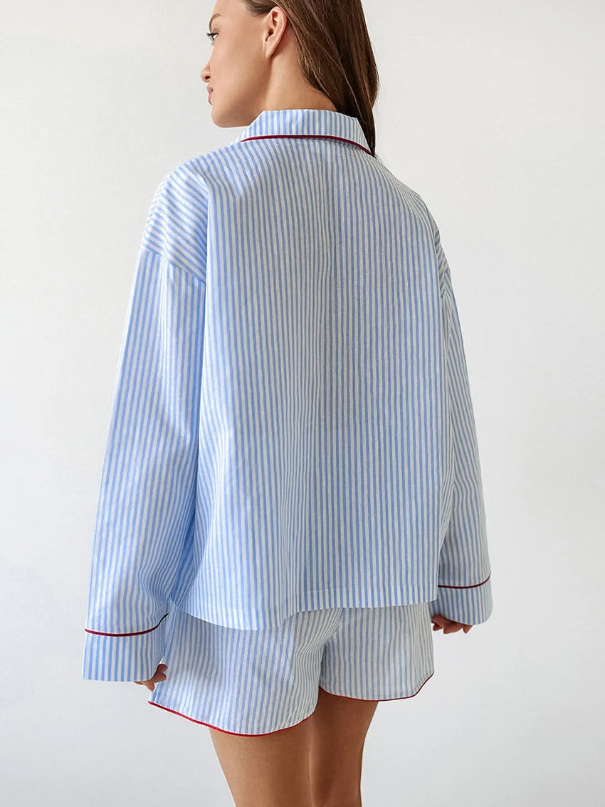 Traje de dormir a rayas