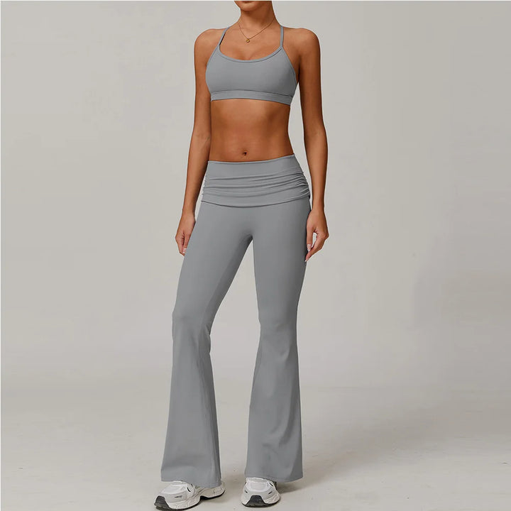 Conjunto deportivo con pantalones de campana