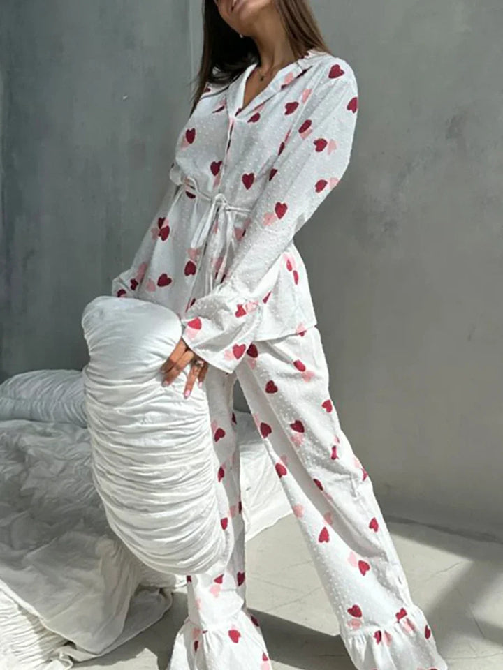 Pijama con manga ancha y corazoncitos