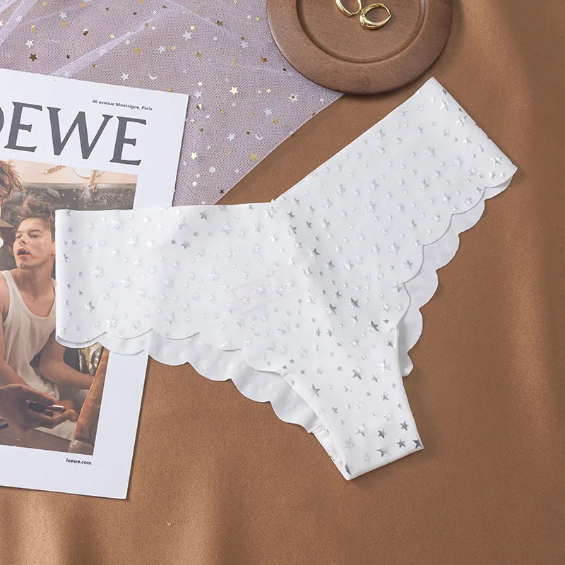 Braguita con borde de volantes y estampado brillante