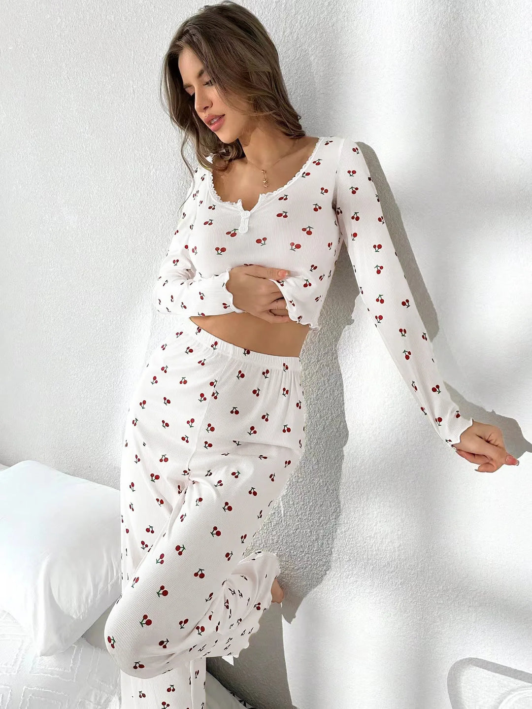 Pijama larga con cerezas