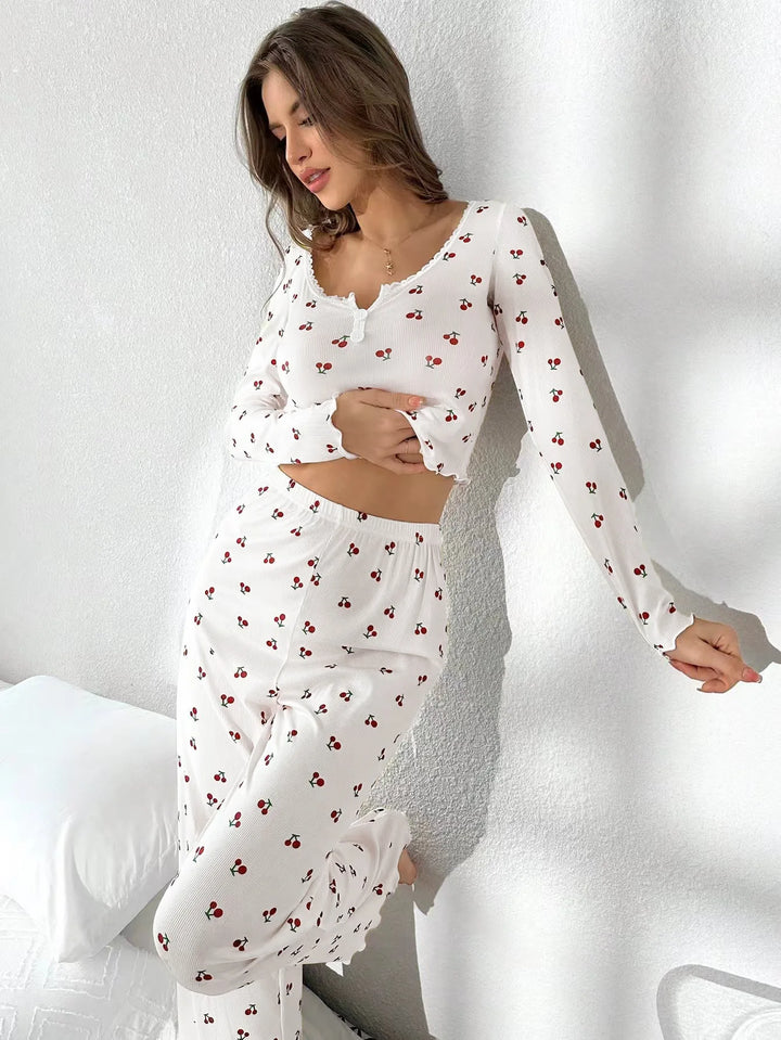 Pijama larga con cerezas