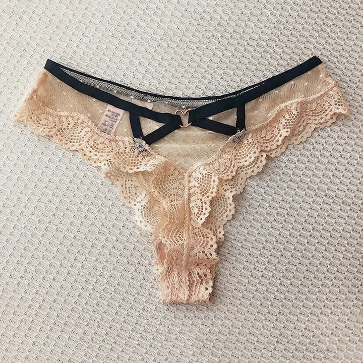 Braguita de encaje con corazoncito