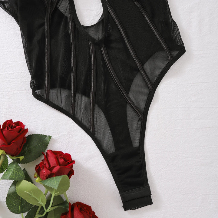 Body de malla con recortes y encaje