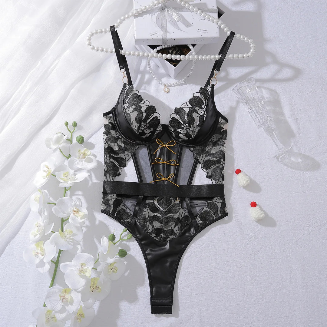 Body de encaje con bordado y lacitos dorados