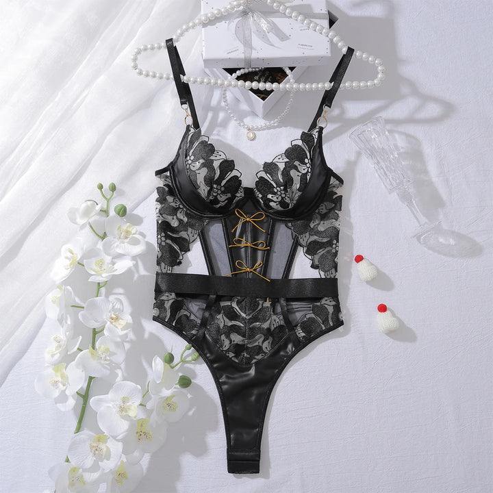 Body de encaje con bordado y lacitos dorados