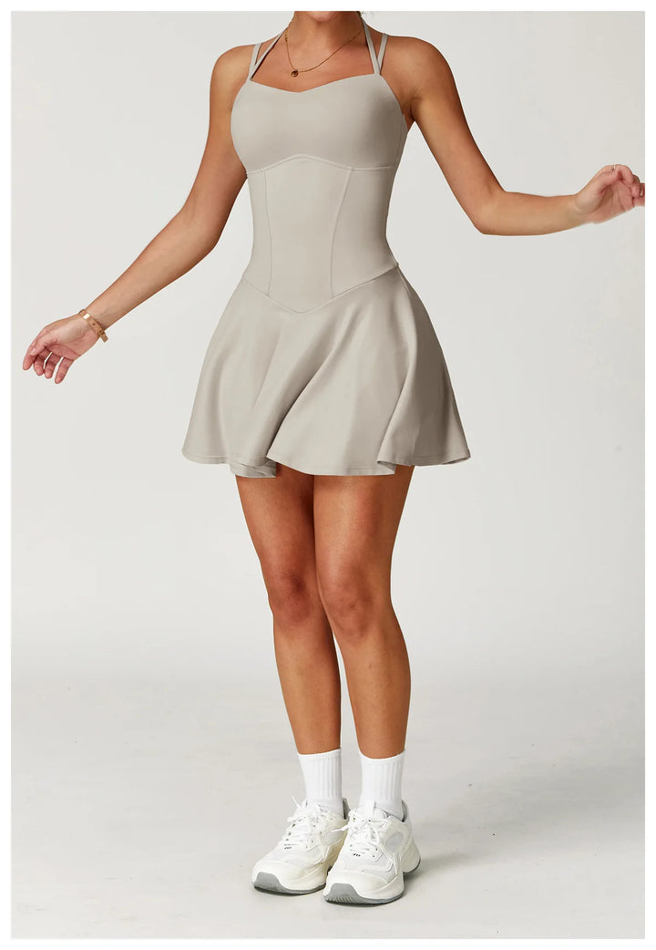 Vestido deportivo con pantalones escondidos